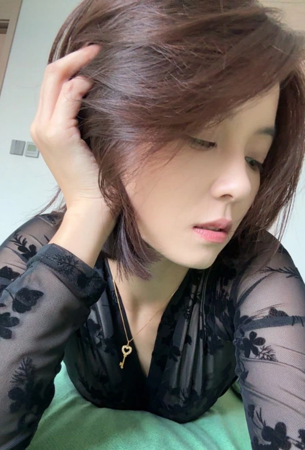 孬子妹 铁粉空间写真套图合集下载
