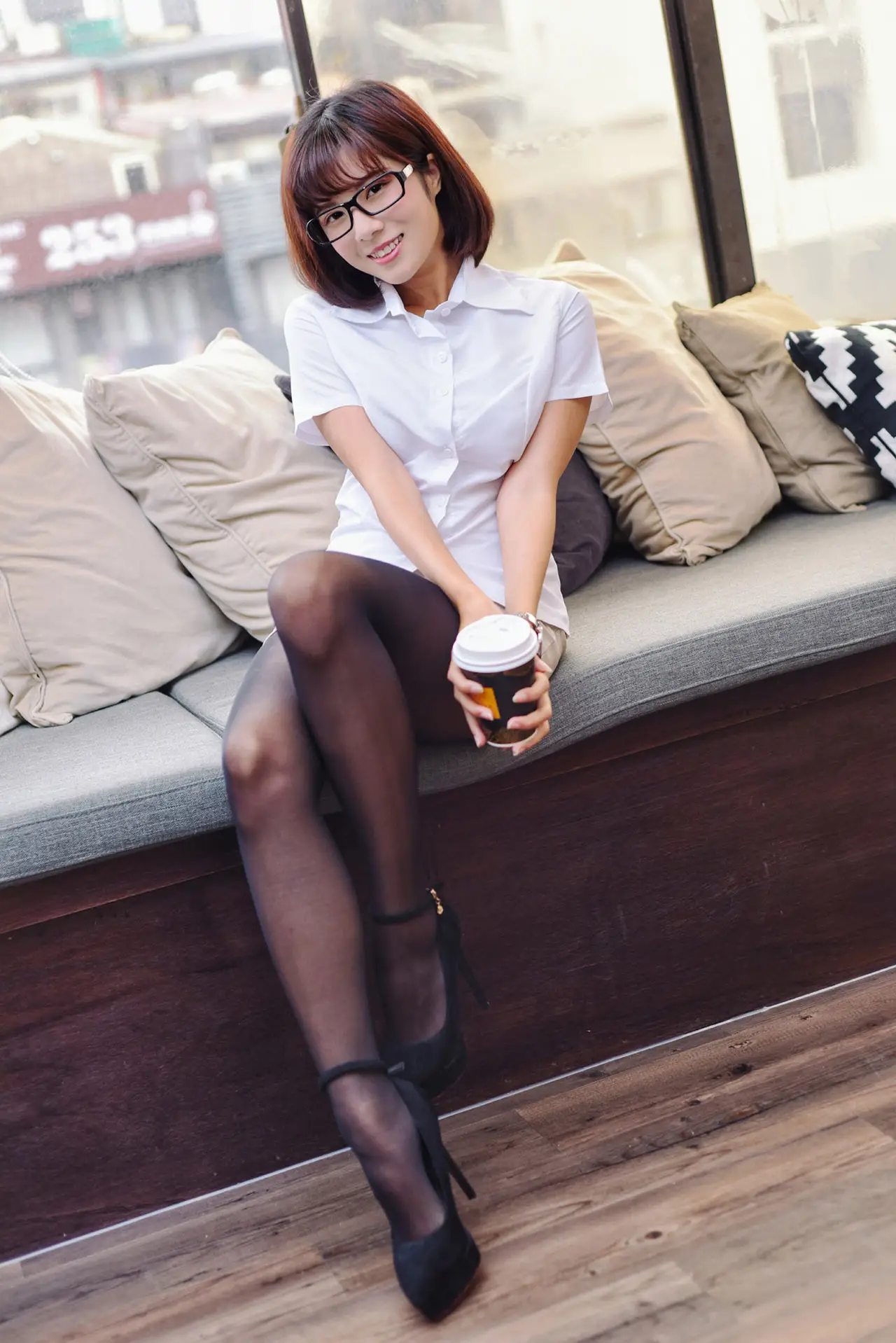 制服の女生 情趣诱惑写真图集大全下载